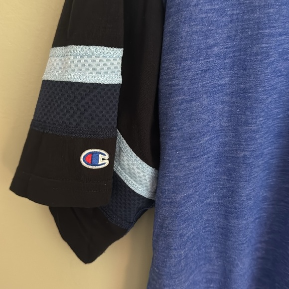 Champion Authentic Athleticwear - Perfect Condition - Picture 5 of 6